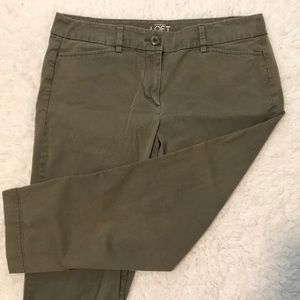 Ann Taylor • Size 6P crop